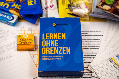 Carepaket für die Prüfungsphase mit Lerntipps und Anti-Stress-Tools: To-do-Karten, Stressball, Glücksbotschaften, Snacks und Studentenfutter für Motivation und Konzentration.